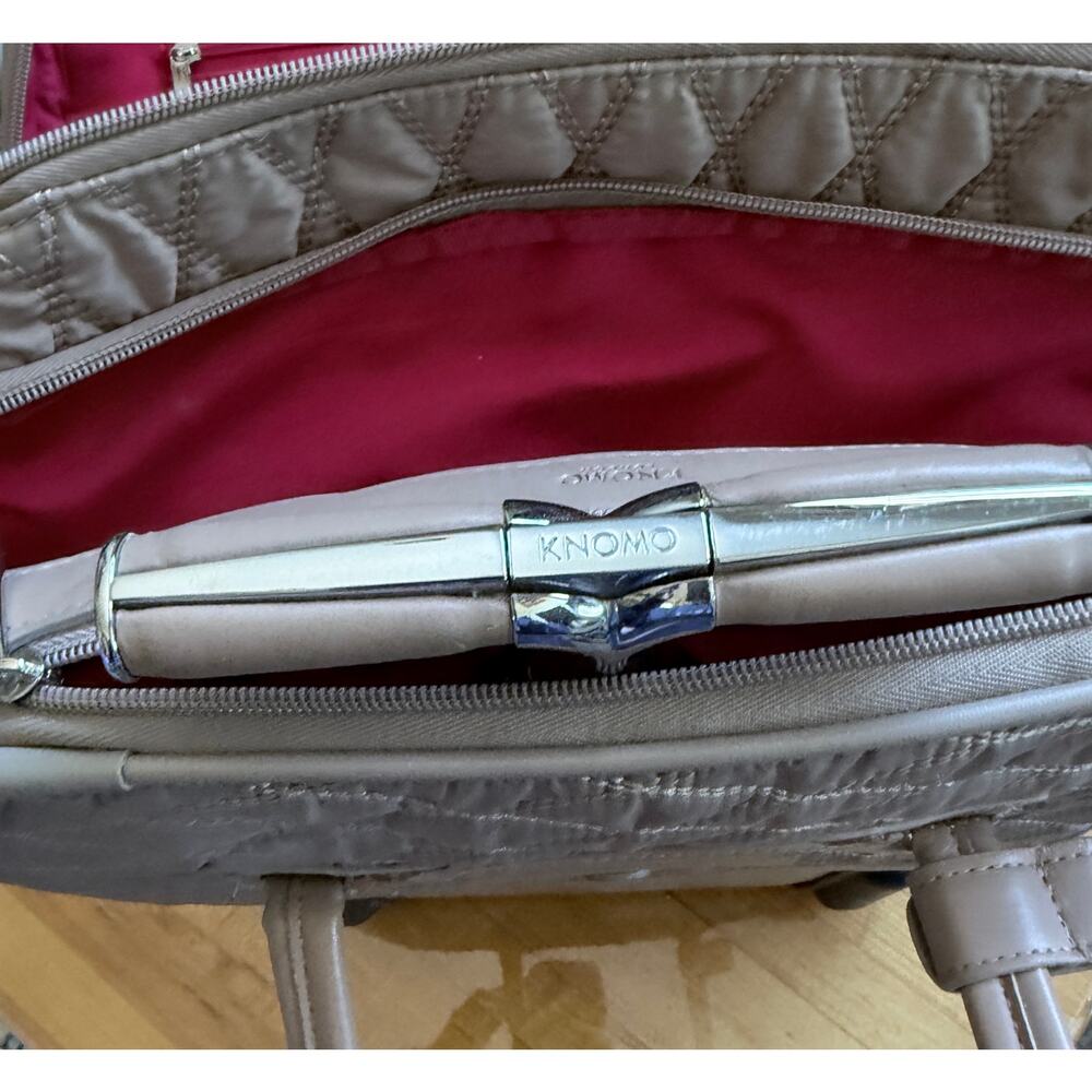 Knomo London Quilted Vertical 2 wheel Carryon Taupe w/red interior EUC - Picture 11 of 16